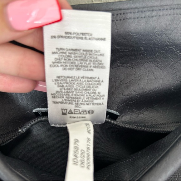 EXPRESS | Faux Leather Cheetah Print Leggings - Picture 7 of 13